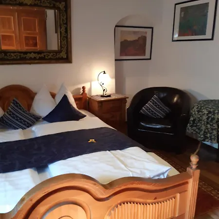 Altfraenkische Weinstube Konukevi 3*